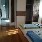 מלון דירות Geinberg & Via Nova 4*